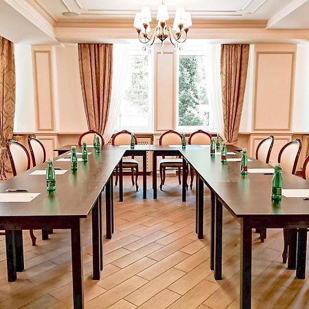 Honour And Grace Hotel Яхимов Екстериор снимка