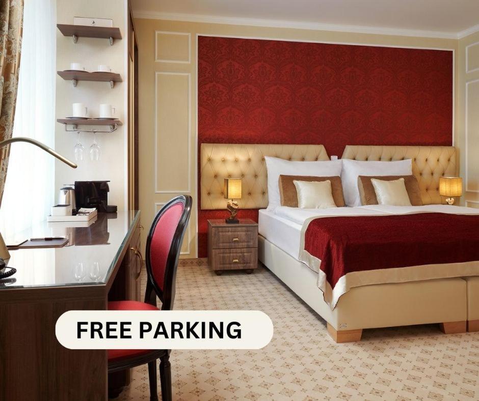 Honour And Grace Hotel Яхимов Екстериор снимка