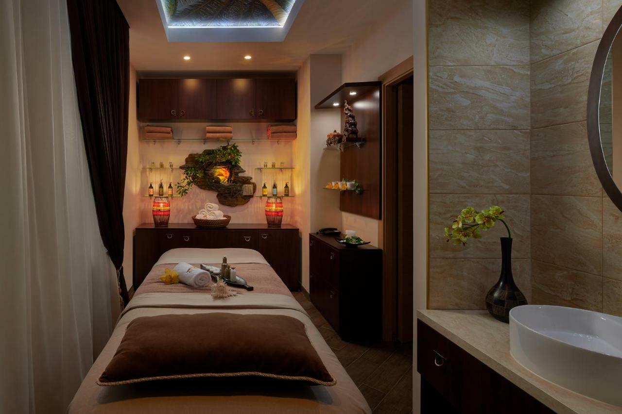 Honour And Grace Hotel Яхимов Екстериор снимка